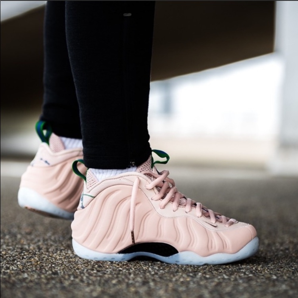 Nike Women's Sneakers in Pink and Green